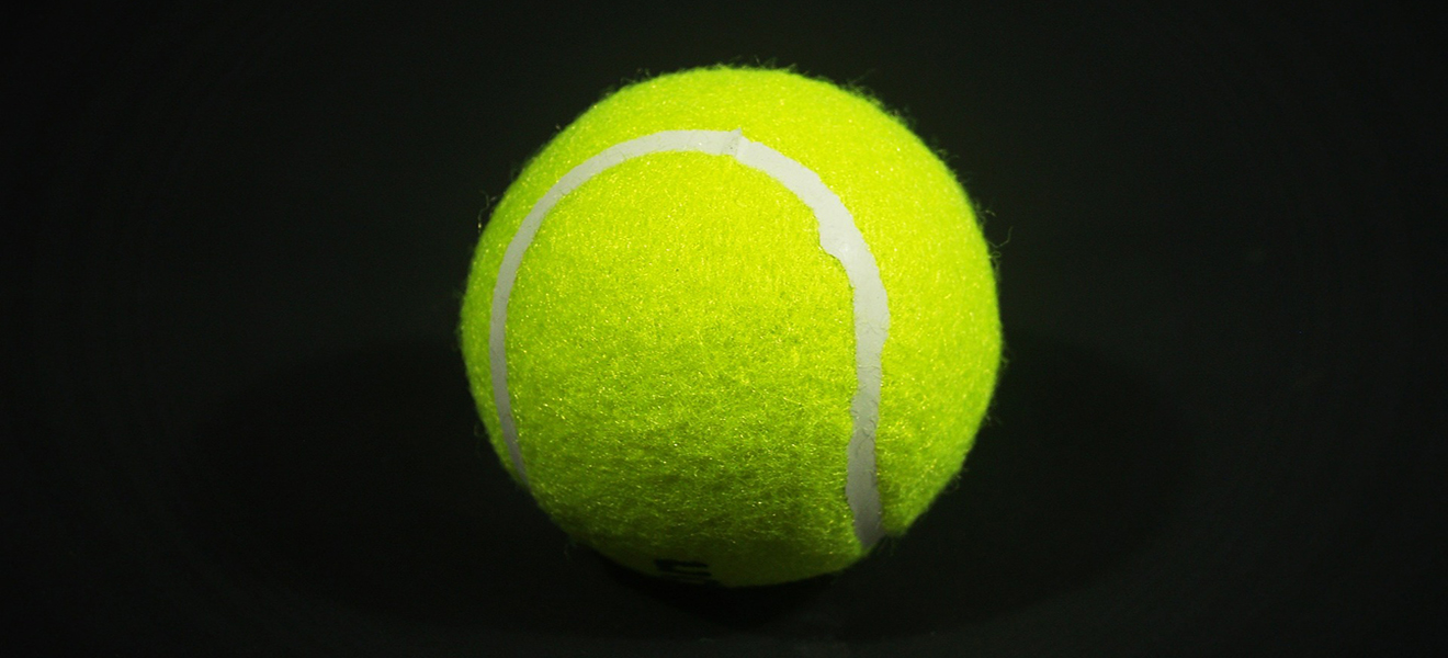 Высота теннисного мяча. Теннисный мяч. Теннисный мячик полет. Теннисный мяч белый. Внутренности теннисного мяча.